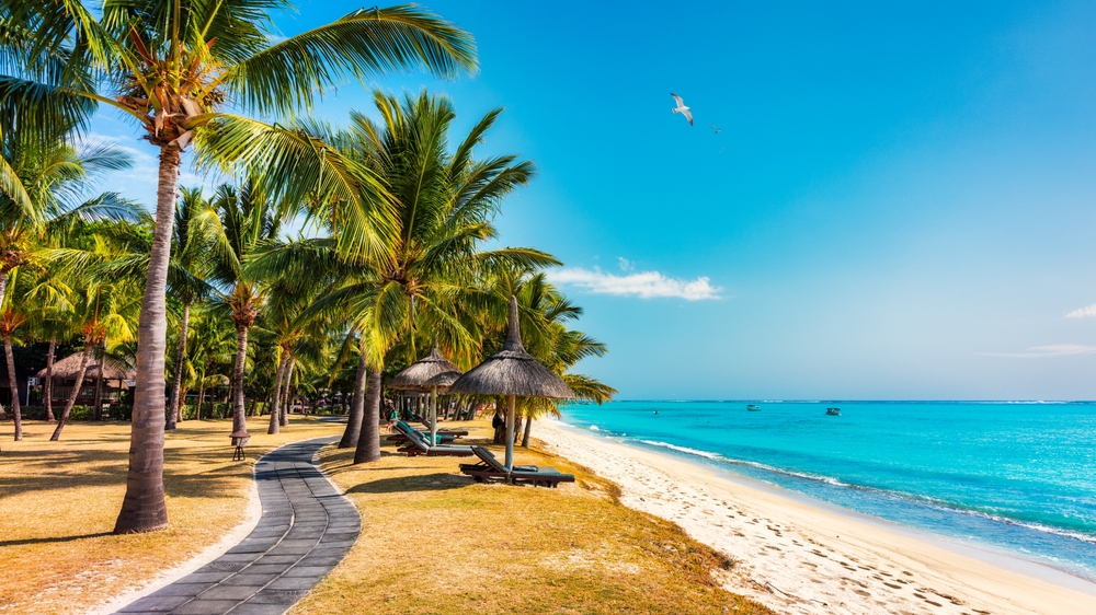 strand mit sonnenschein